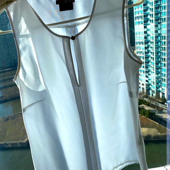 White blouse - Picture 2 of 6